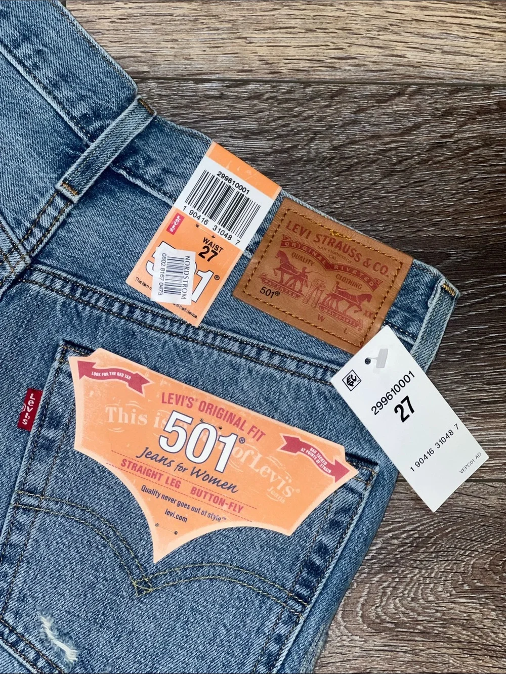 NWT Levi's 501 Medium Wash Distressed Long Button Fly Denim Shorts ❤️